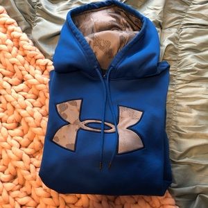 Men’s size S Under Armour hoodie